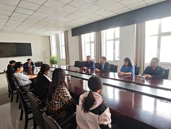 20250928伟德国际victor1946赴张掖市职教中心等实习单位看望实习员工